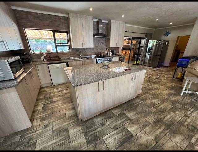 4 BEDROOM HOUSE FOR SALE IN ESTHER PARK